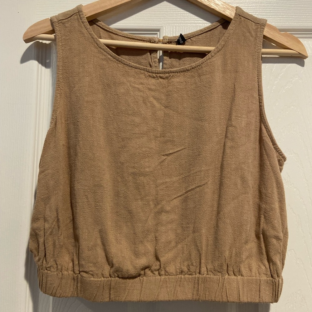 Sleeveless Elastic-Hem Crop Top‎ — Tan
